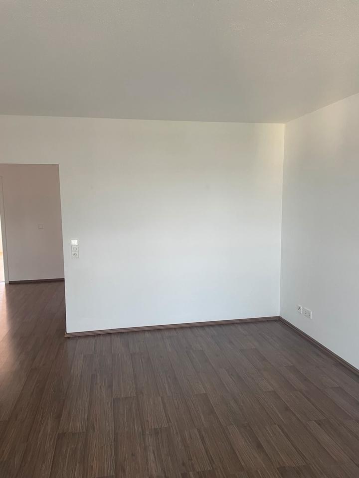 Thumbnail-Attraktive 3-Zimmer-Wohnung mit EBK, Balkon und Tiefgarage