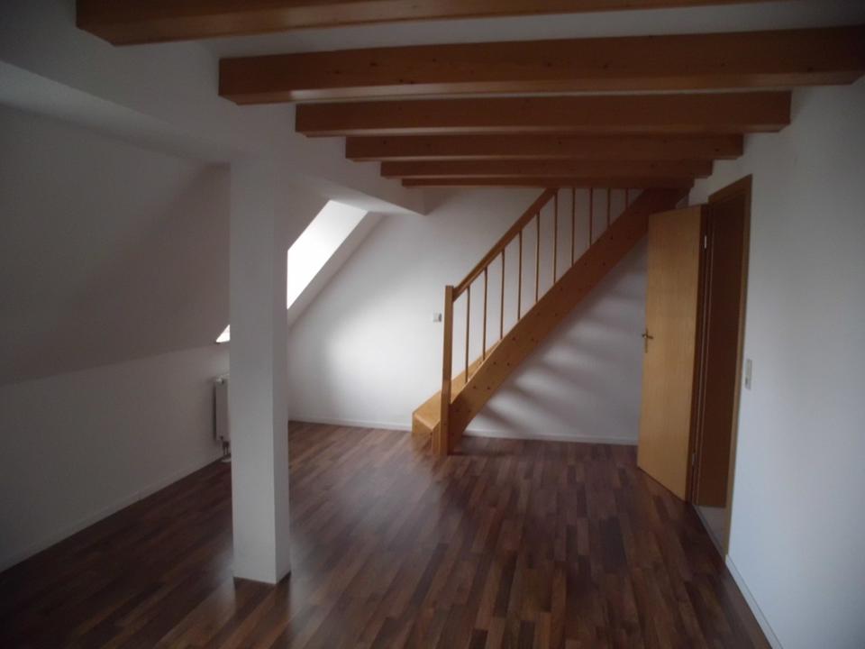 Thumbnail-Gemütliche 2-Raum-Dachgeschoss-Maisonettewohnung mit Einbauküche