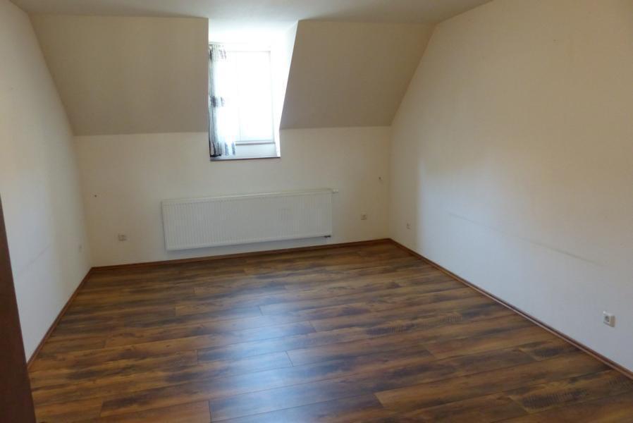 Thumbnail-Große 4 Zimmer Wohnung mit Küche und Bad