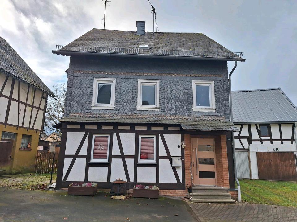 Thumbnail-Großes Bauernhaus mit großer Scheune und großem Grundstück