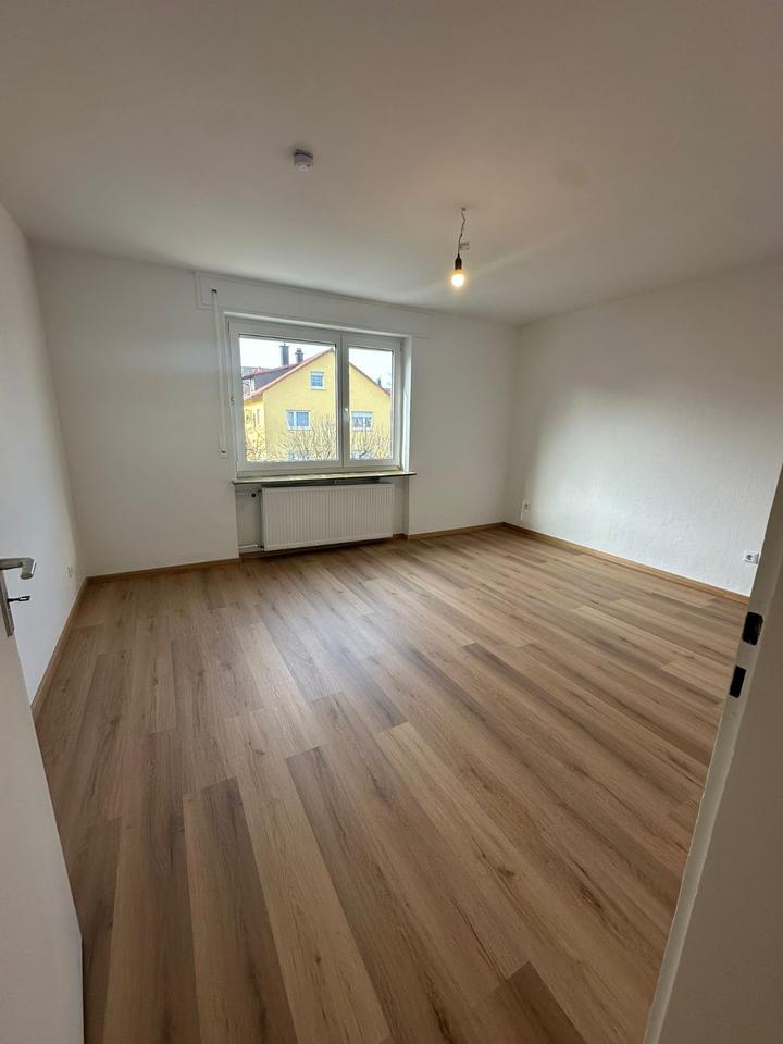 Thumbnail-Großzügige Wohnung in Innenstadtnähe: für SINGLES oder PÄRCHEN!!