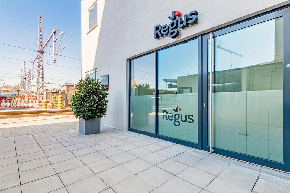 Thumbnail-Privater Büroraum für 2 Person in Regus Augsburg Hauptbahnhof