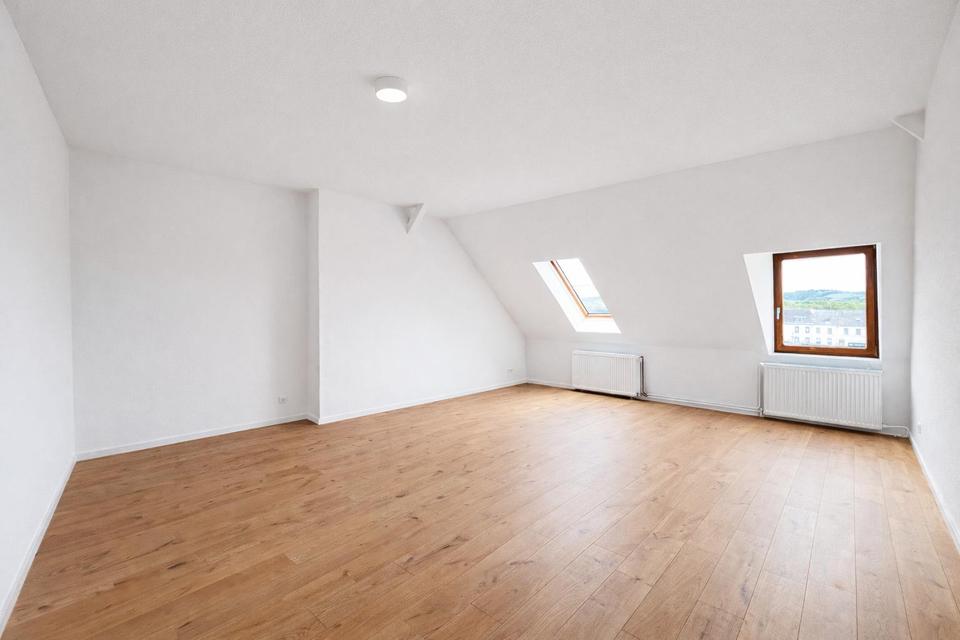 Thumbnail-renovierte 4-Zimmer-Dachgeschosswohnung mit neuer Einbauküche
