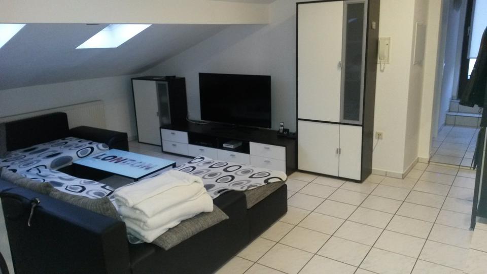 Thumbnail-Teilmöblierte DG-Wohnung