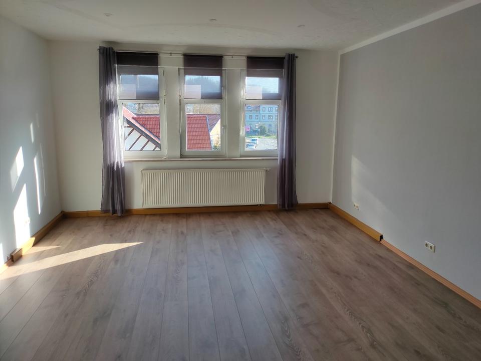 Thumbnail-Helle 412 Zimmerwohnung in zentraler Lage von Themar zu vermiete