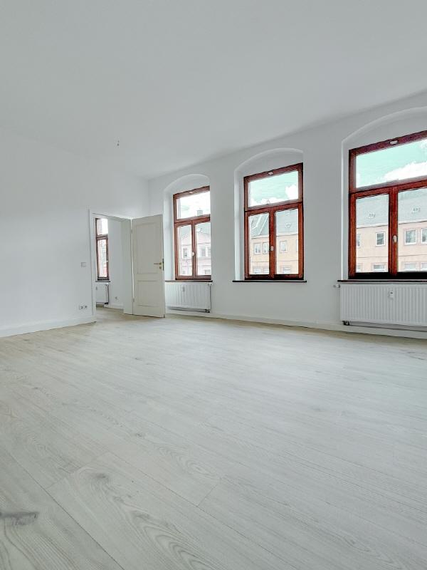 Thumbnail-ERSTBEZUG MEGA 3-Raum-Wohnung mit Balkon, Aufzug und Stellplatz im Zentrum