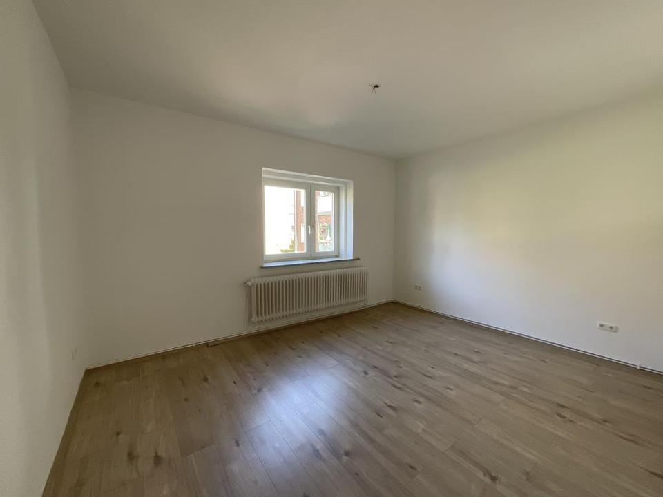 Thumbnail-Geräumige 3-Zimmer-Wohnung mit Duschbad und Balkon in Hochparterre