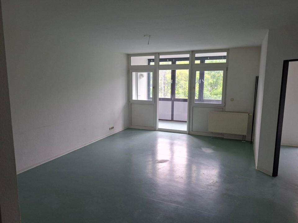 Thumbnail-Helle und geräumige 3- Zimmerwohnung mit Loggia und Stellplatz, Zentrale Lage in Mühlhausen
