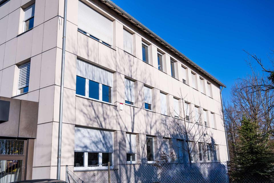 Thumbnail-Helle und freundliche Büroräume mit Aussicht und Parkplätzen in Stuttgart-Stammheim zu vermieten