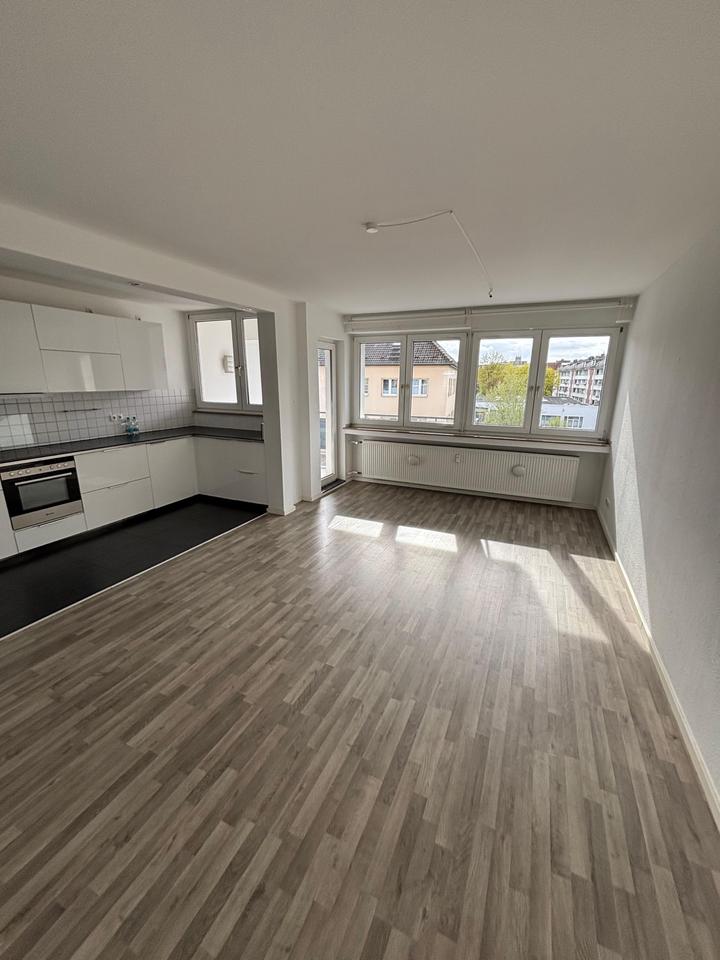 Thumbnail-2,5-3 Zimmer Wohnung in Derendorf mit Einbauküche und Balkon