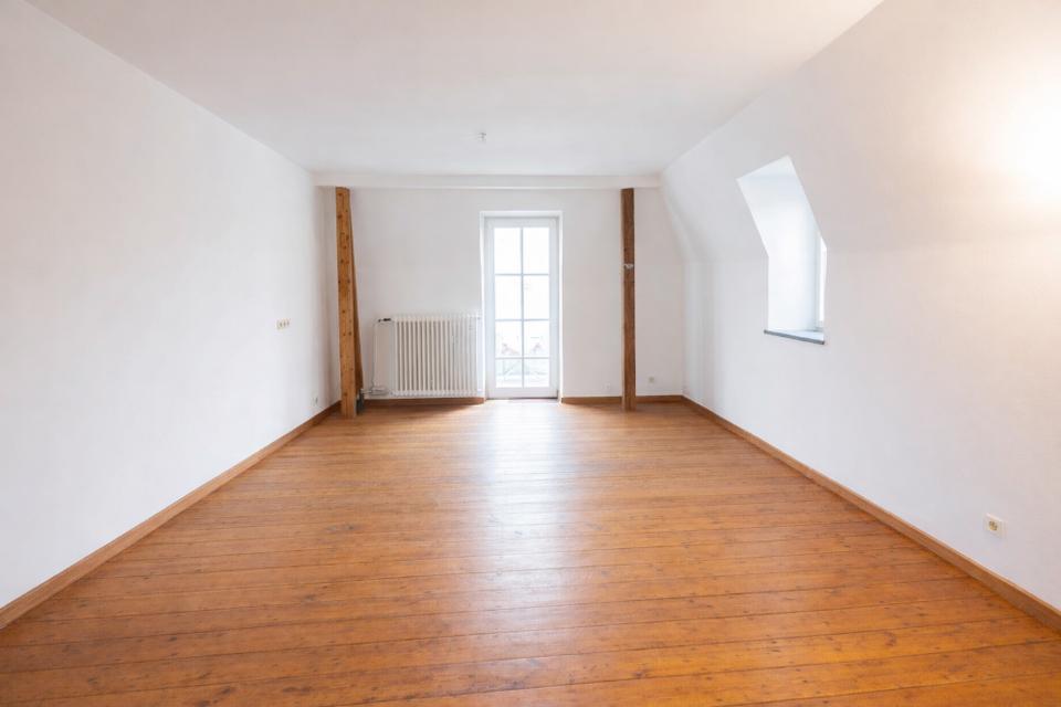 Thumbnail-*Waldrach* gemütliche 2 ZKB Dachgeschosswohnung mit Balkon in historischem Wohnhaus