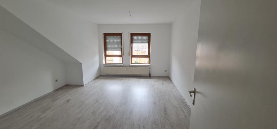 Thumbnail-Erstbezug nach Renovierung !!! 3 ZKB-DGW in LU-Hemshof !!!