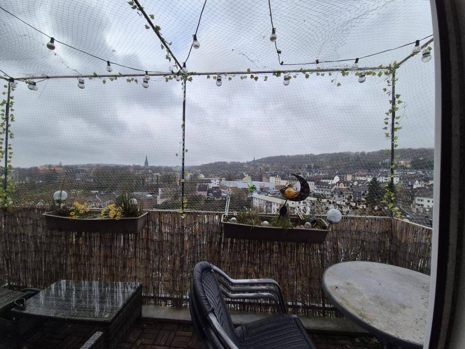 Thumbnail-Helle 2-Zimmer-Dachgeschosswohnung mit Stadtblick, Balkon