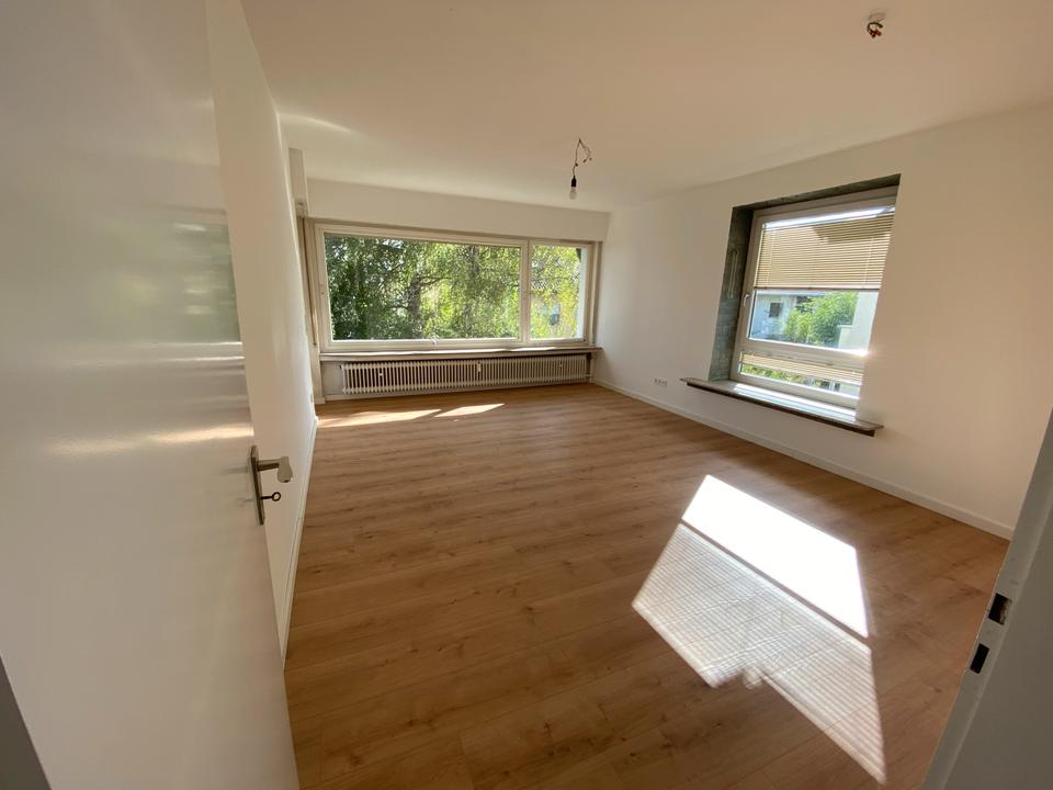 Thumbnail-Neu renovierte 3,5-Zimmer Wohnung mit Balkon in Ludwigsburg