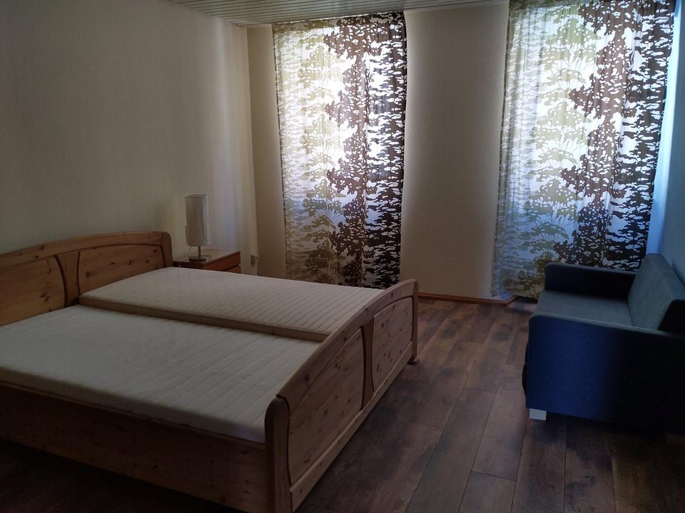 Thumbnail-Zimmer in WG mit viel Wohnraum und Gartenteil in Dettelbach