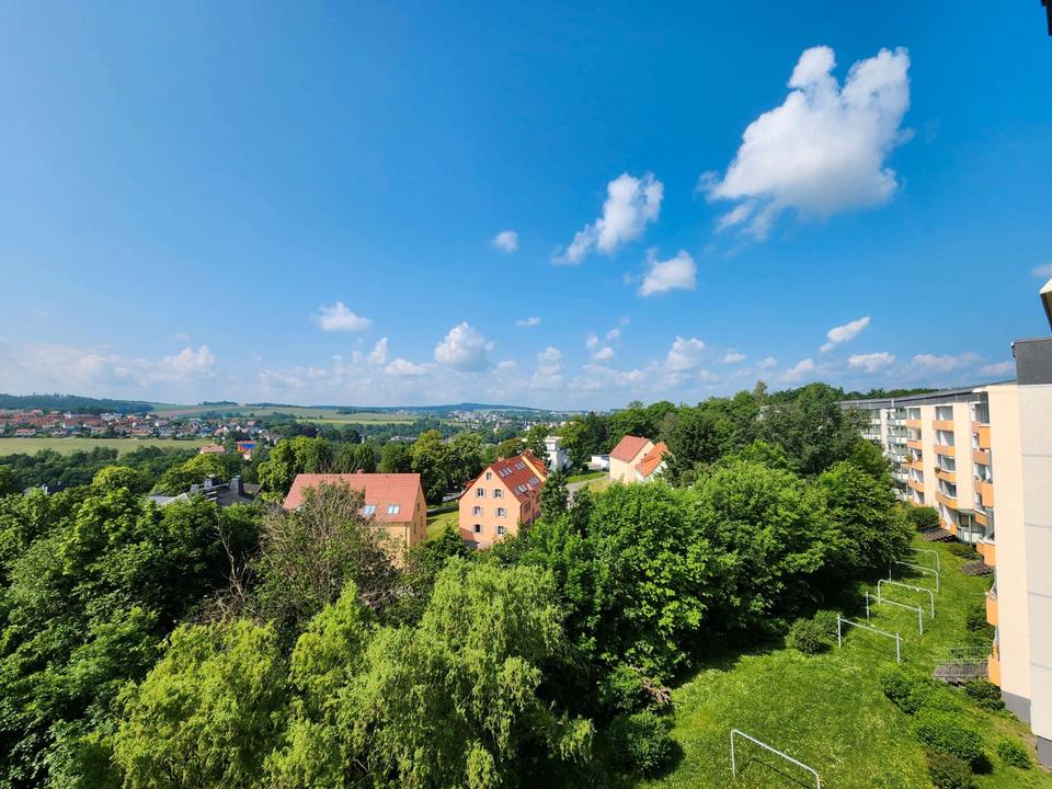 Thumbnail-Ein Platz unter der Sonne! Modern sanierte Familienwohnung mit Balkon + TOP-Ausblick zum Sofortbezug