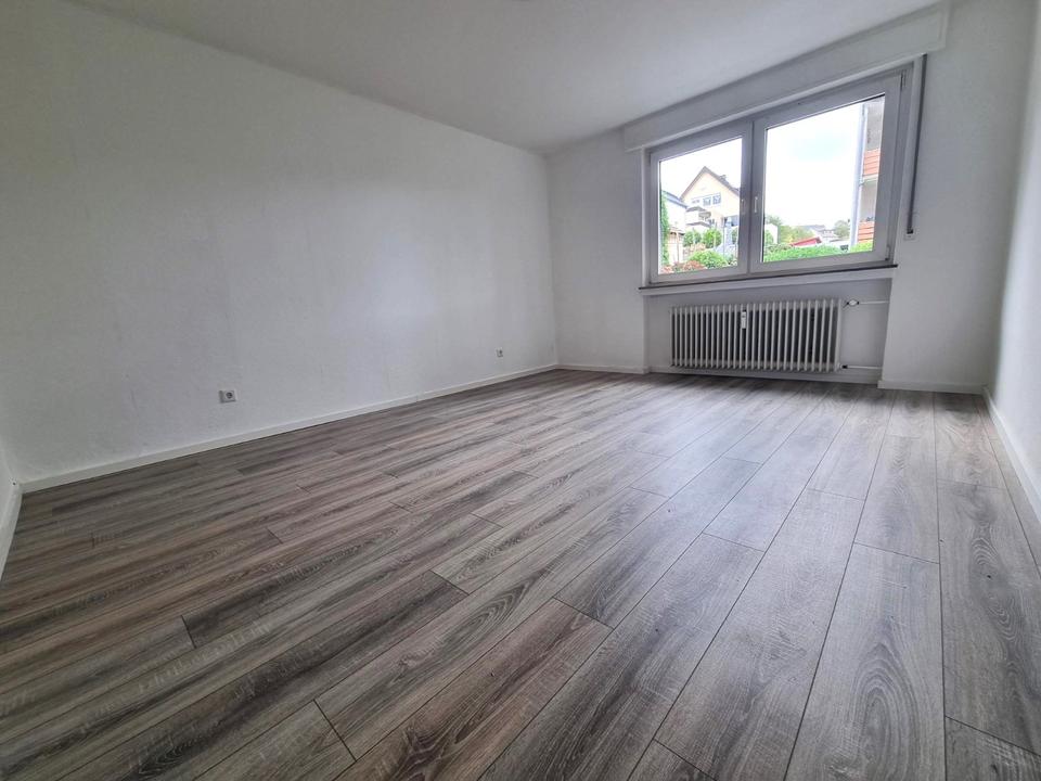 Thumbnail-2- Zimmer- Erdgeschosswohnung mit Balkon und Stellplatz