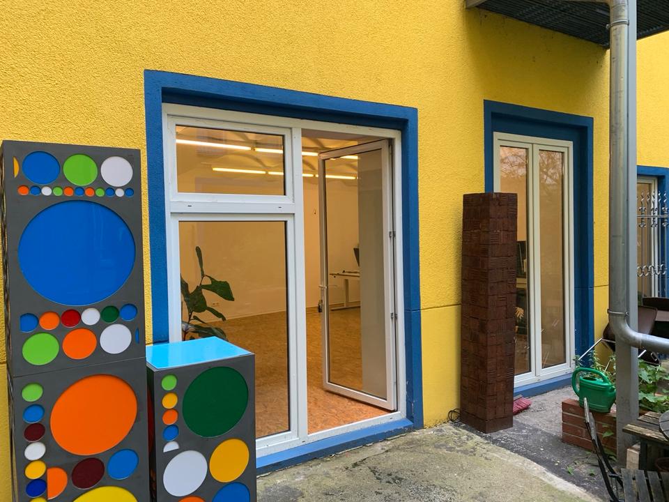 Thumbnail-Arbeitsplatz in schönem Kreuzberger Altbaubüro