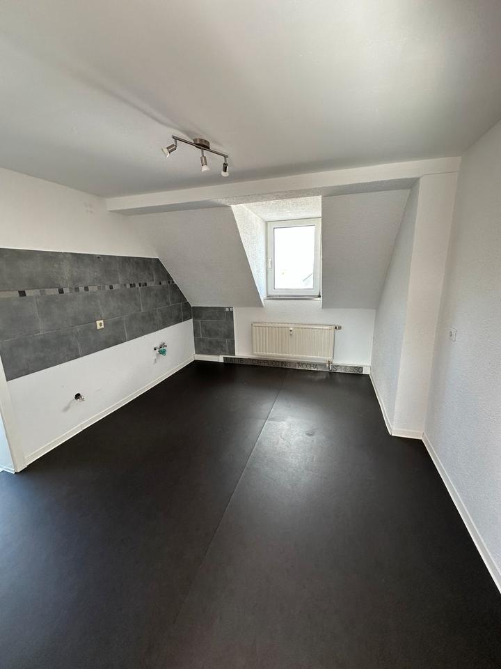 Thumbnail-Schöne 4 Zimmer DG Wohnung in 39444 Hecklingen zu vermieten