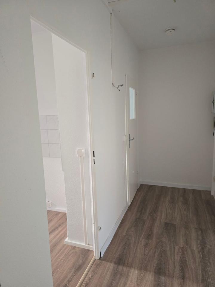 Thumbnail-Renovierte 2 -Raumwohnung im Hochparterre + Balkon + Tageslichtbad