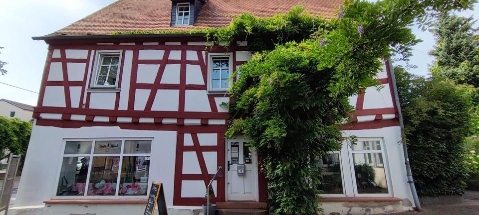 Thumbnail-Wunderschöne 2,5 Zimmer Wohnung in Zentrale Lage