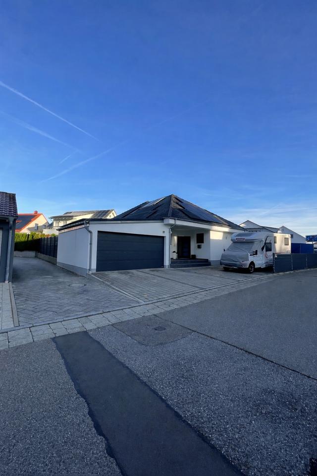 Thumbnail-Bungalow-Highlight: Modern wohnen + ca. 120 m2 zusätzliche Fläche