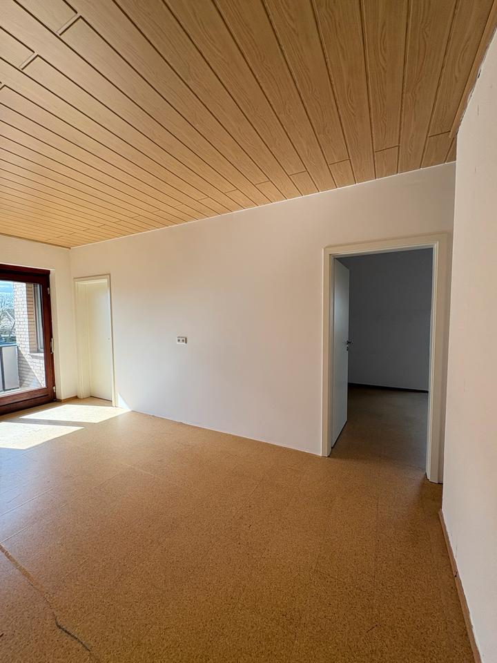 Thumbnail-Attraktive 3-Zimmer-Dachgeschosswohnung mit Balkon - hell & ruhig