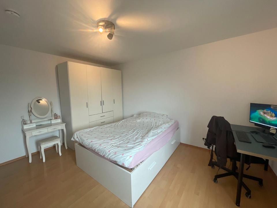 Thumbnail-room in girls WG