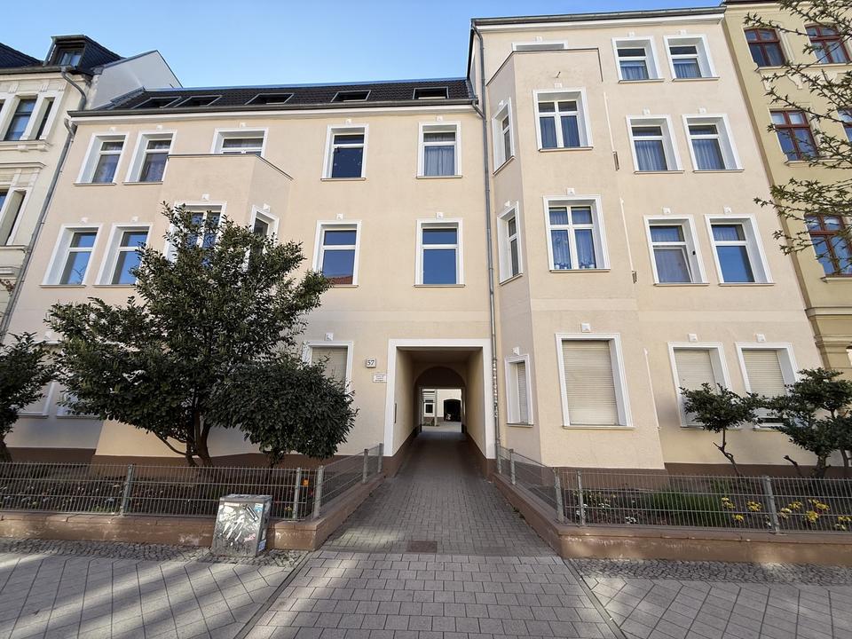 Thumbnail-Erstbezug nach Renovierung! 2 Zimmer Wohnung mit moderner EBK im beliebten Stadtfeld-Ost