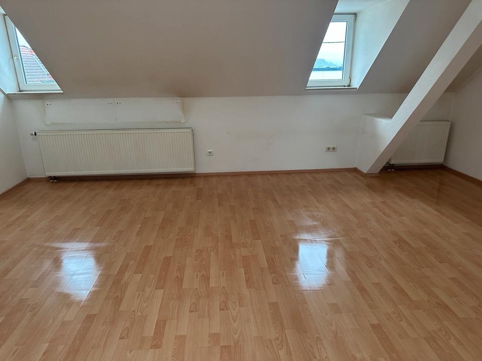 Thumbnail-Großzügige 4er-WG in heller Dachgeschosswohnung mit 112m²