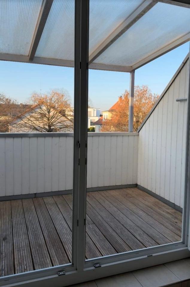 Thumbnail-Große helle 4-Zimmer-DG-Wohnung (120 m?) mit Balkon in Gütersloh
