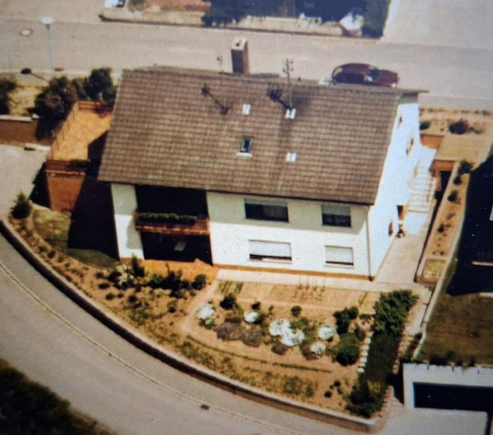 Thumbnail-freistehendes Einfamilienhaus mit vermieteter Einliegerwohnung