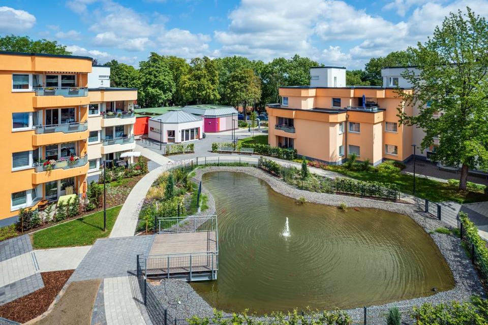 Thumbnail-Entspannung am eigenen Teich – Seniorenwohnanlage Glücksburger Straße