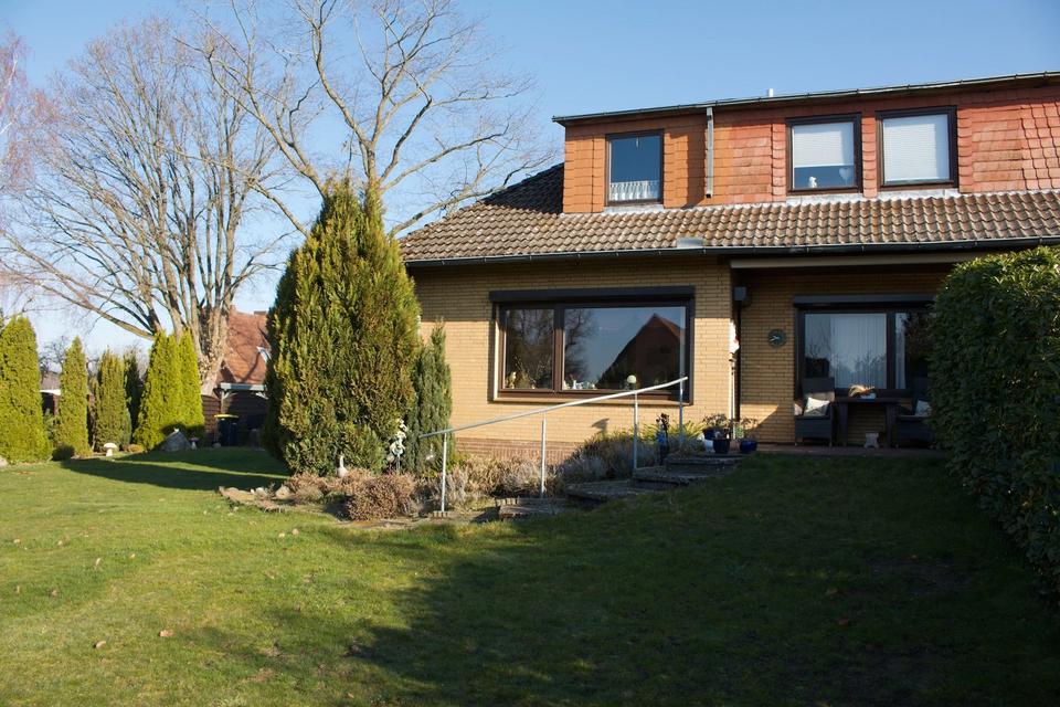 Thumbnail-Doppelhaushälfte mit Einliegerwohnung und Garten in ruhiger Lage