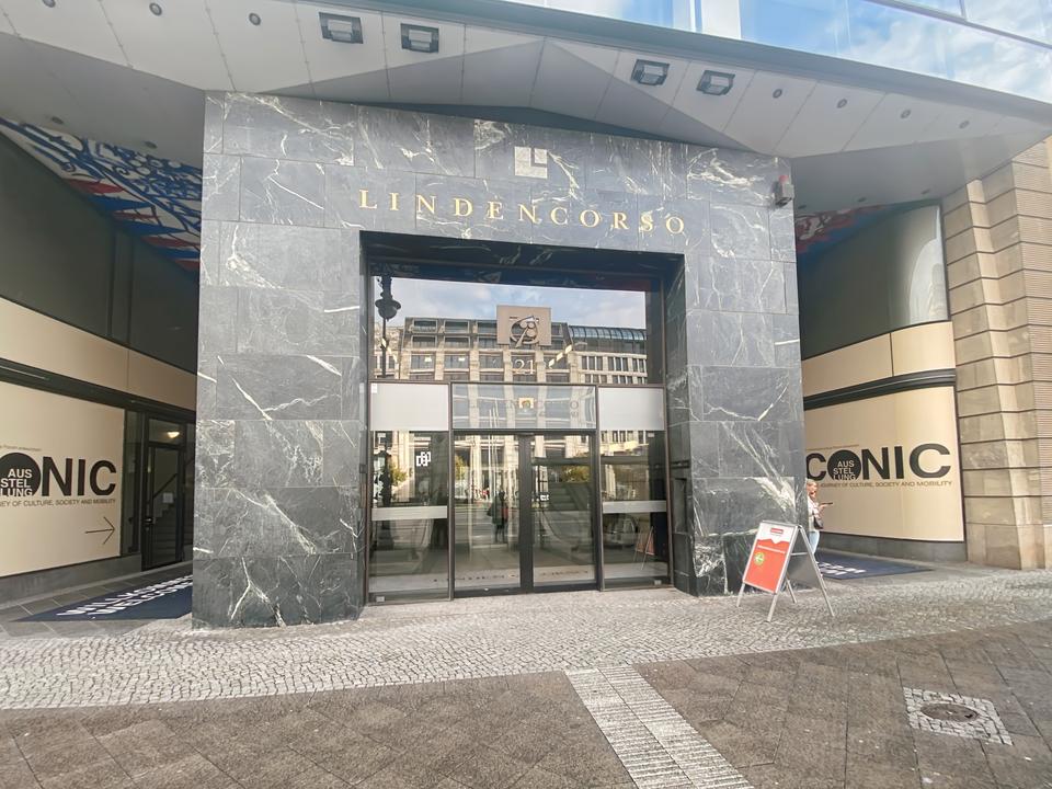 Thumbnail-Privater Büroraum für 2 Person in Regus Unter den Linden 21