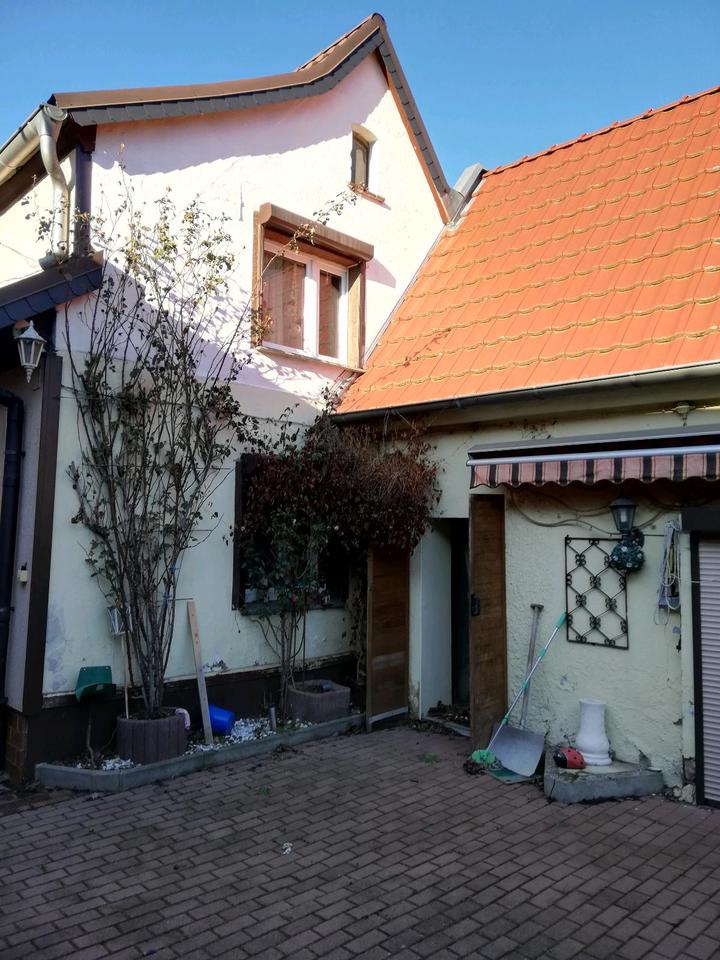 Thumbnail-Einfamilienhaus mit Nebengebäuden