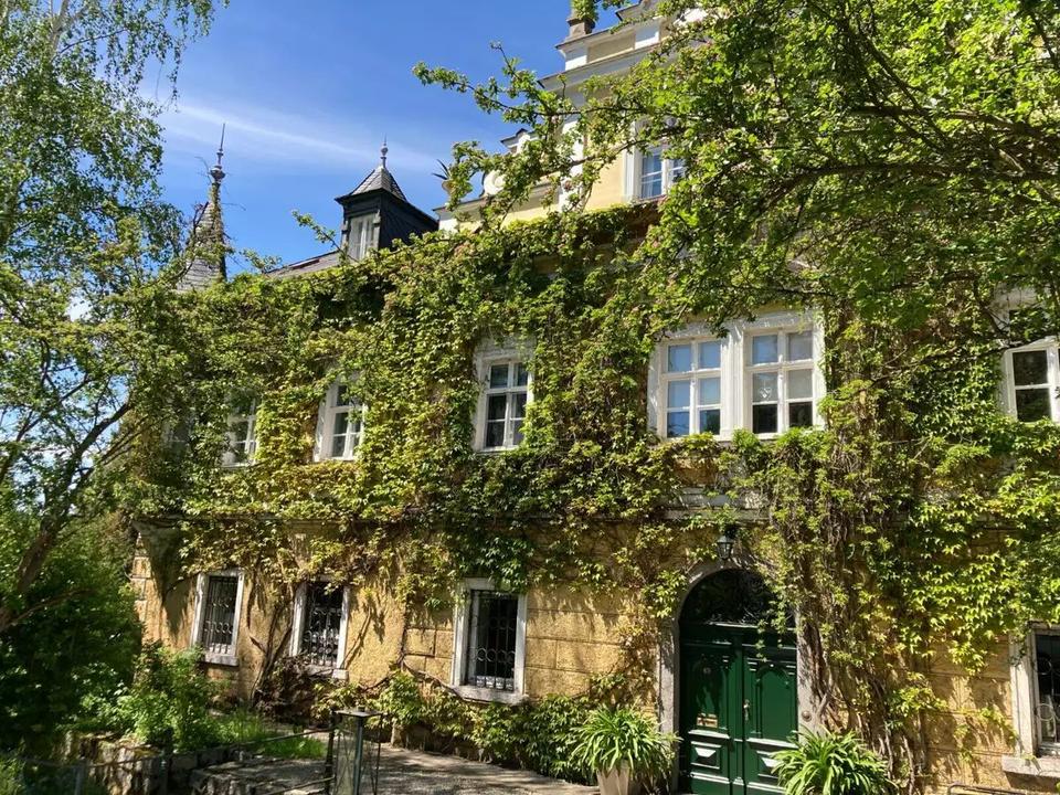 Thumbnail-Repräsentative 7-Zimmer-Wohnung mit Garten in altem Herrenhaus