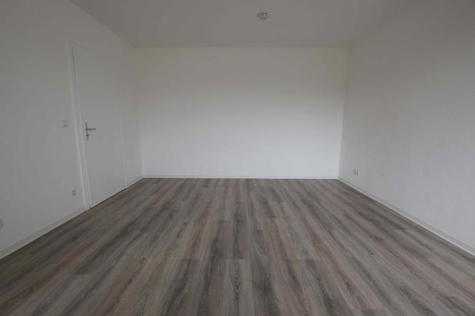 Thumbnail-! Zum Einzug bereit! Renovierte 3-Raumwohnung mit Wanne und Balkon !
