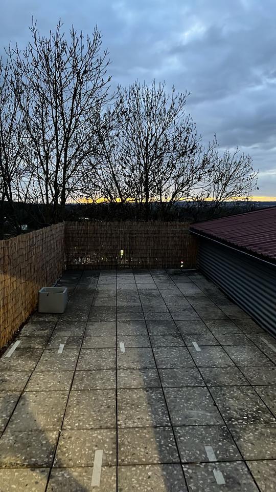 Thumbnail-Großzügige 4-Zimmer-Wohnung mit Dachterrasse zu vermieten