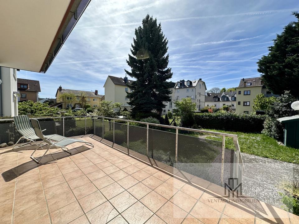 Thumbnail-Großzügiges Einfamilienhaus mit Terrasse, Garten & Garage in attraktiver Lage von Friedberg
