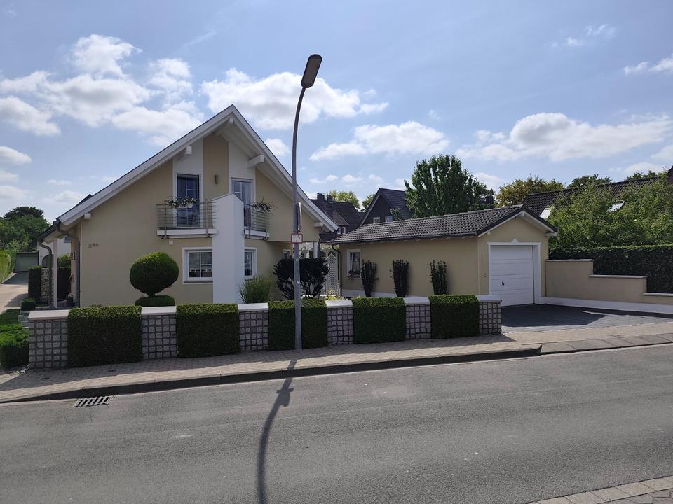 Thumbnail-Attraktives Freistehendes Einfamilienhaus