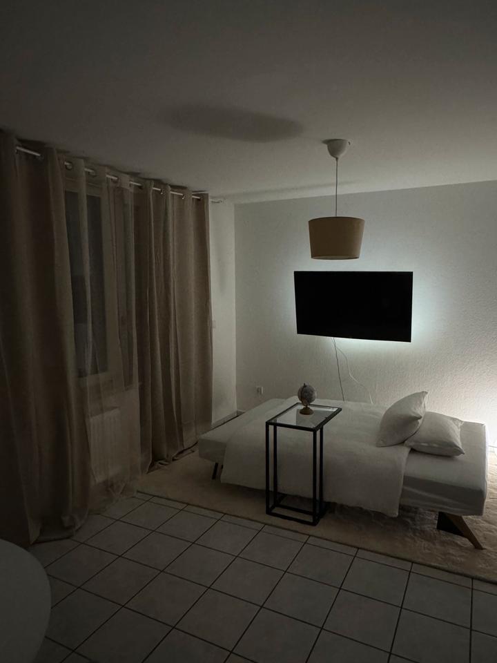 Thumbnail-Möbliertes Studio-Apartment mit Balkon