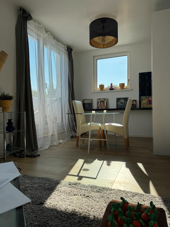 Thumbnail-Biete ab April zur Untermiete möblierte 2 Zimmer Wohnung Tesla