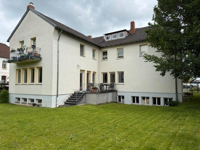 Thumbnail-Großzügiges Haus mit 8,5 Zimmern, Garagen und Stellplatz