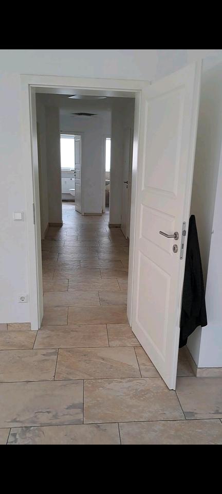 Thumbnail-Schöne helle und komplett sanierte 4 Zimmer Wohnung in ruhiger La