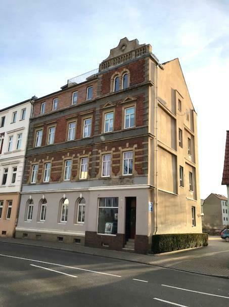 Thumbnail-Repräsentatives Wohn- und Geschäftshaus wartet auf frischen Wind