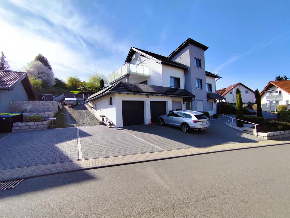 Thumbnail-Gepflegtes 6,5-Zimmer Haus mit Garage und Einliegerbereich