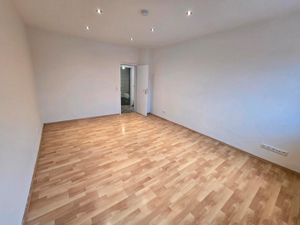 Thumbnail-Sanierte 3-Zimmer-Wohnung mit Balkon, neuen Fenstern & elektrisch