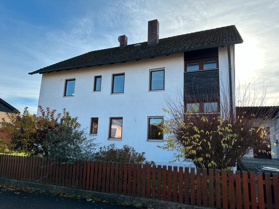 Thumbnail-Freist. Einfamilienhaus mit separater Wohnung im 1. OG