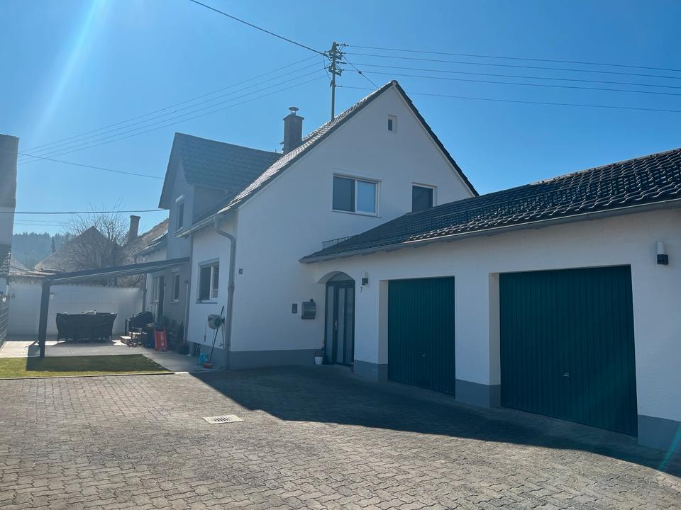 Thumbnail-Ein-Zweifamilienhaus in Affing mit PV-Anlage